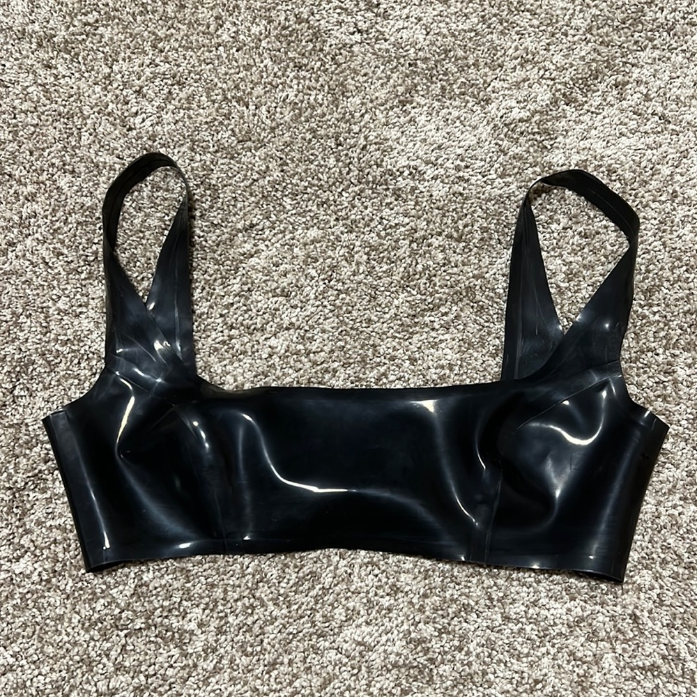 Skims latex scoop neck bralette XS